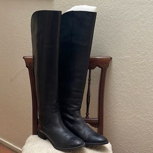 COPY - SUPER comfortable, easy to put on w/zipper to the heel, supple leather.